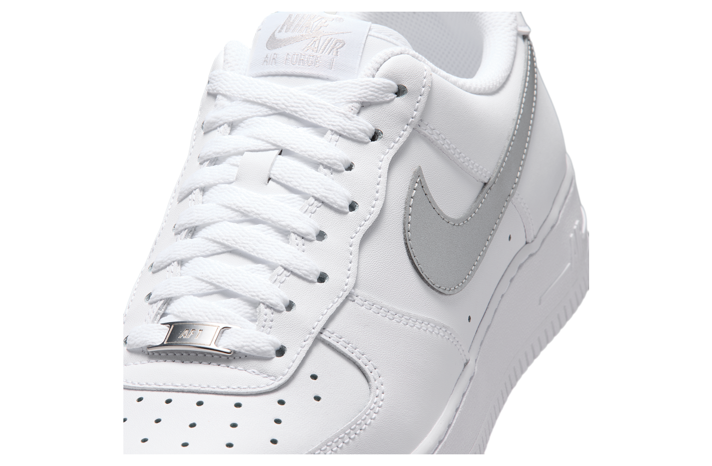 Nike Air Force 1 07 White / Metallic Silver