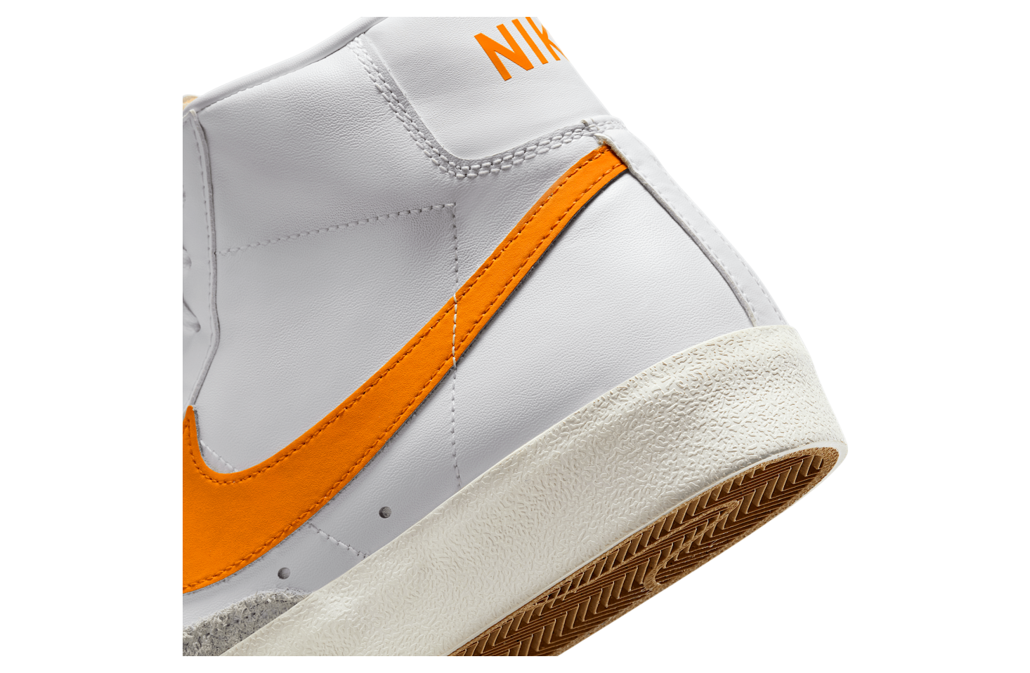Nike Blazer Mid 77 Vintage White / Summit White / Orange Peel 