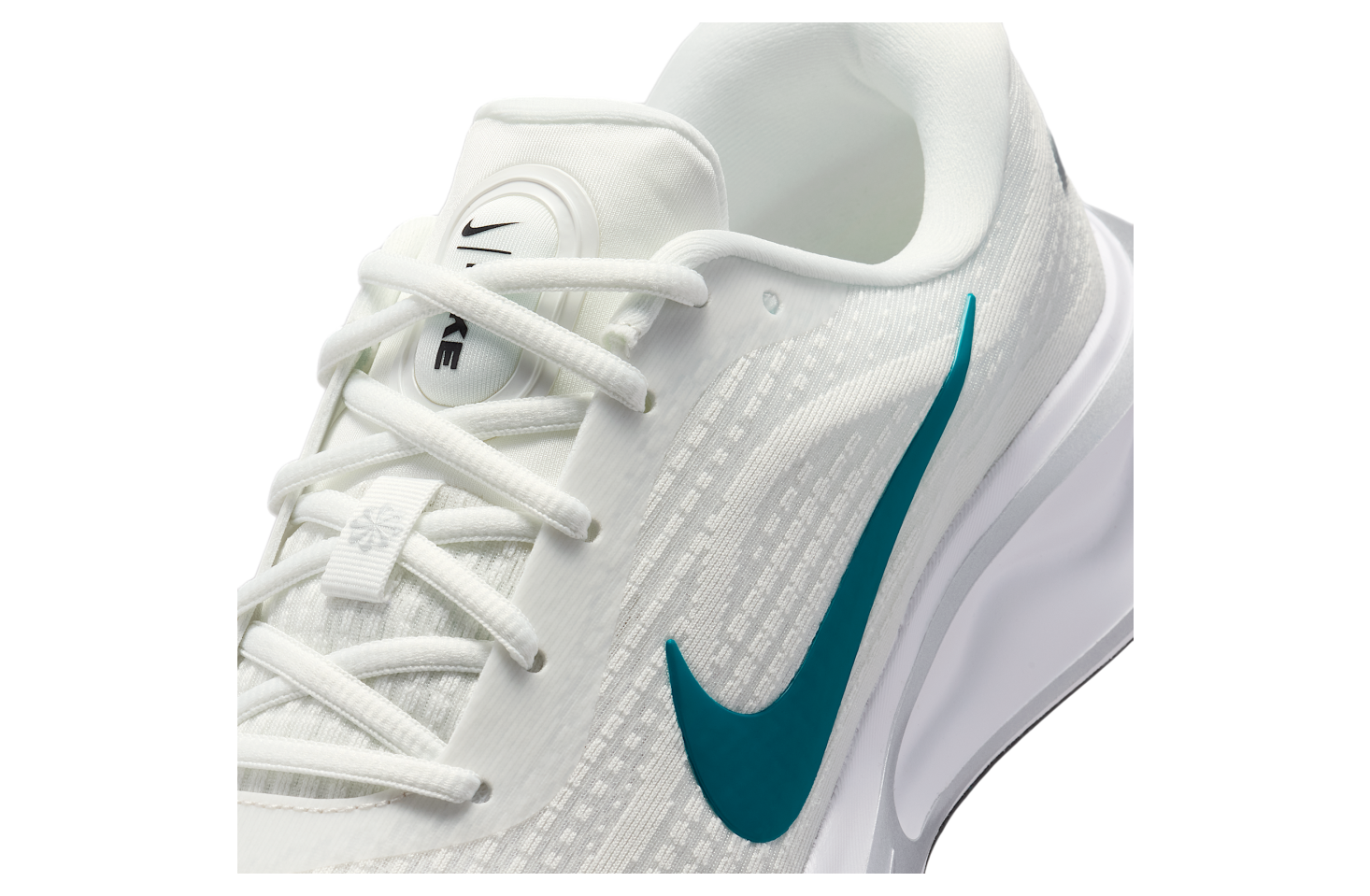 Nike Journey Run Summit White / Black / Metallic Silver