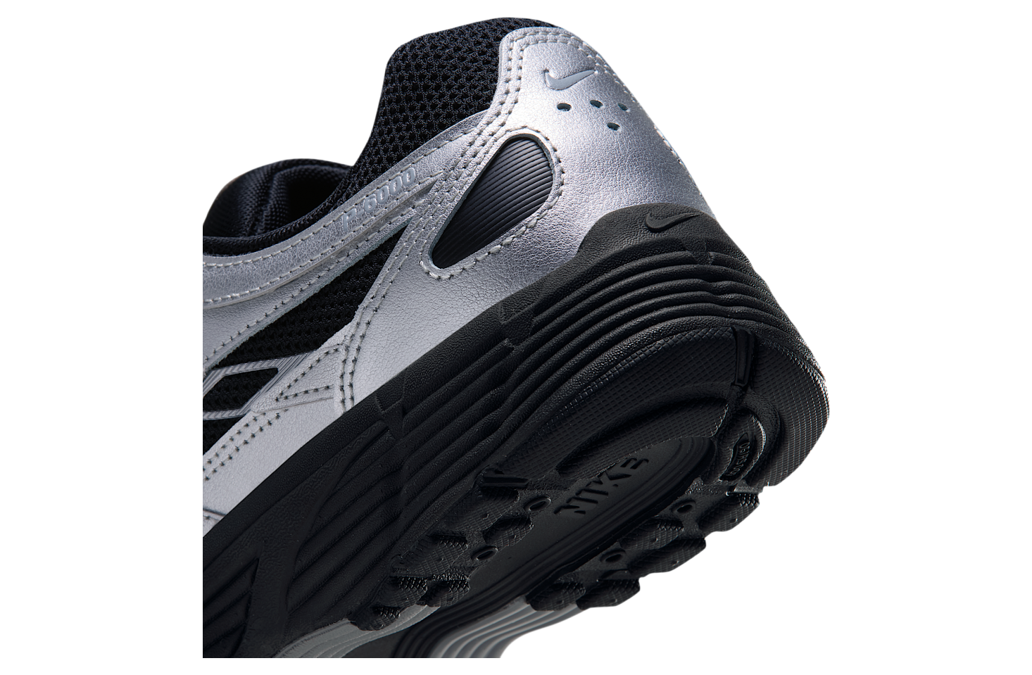 Nike P-6000 WMNS Black / Metallic Silver