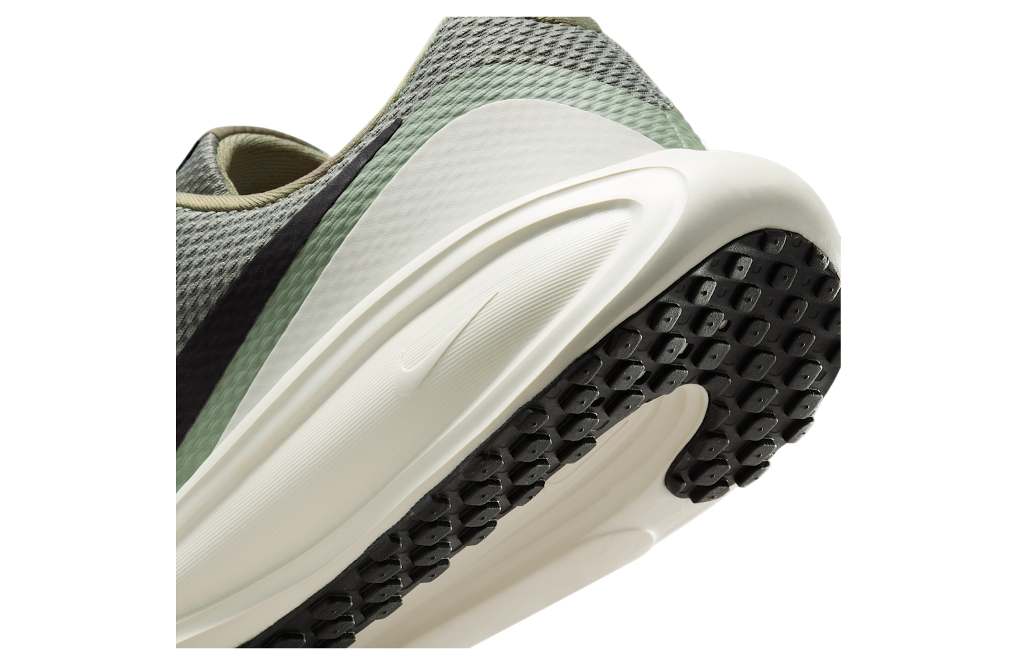 Nike Revolution 8 Light Army / Jade Horizon - Jun 2025  display picture 1