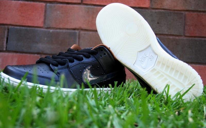 Nike SB Dunk Low - Black Rain