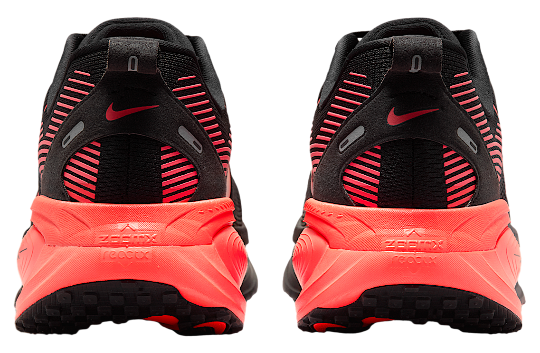 Nike Vomero 18 Black / University Red