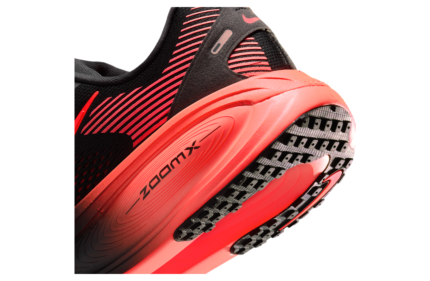 Nike Vomero 18 Black / University Red