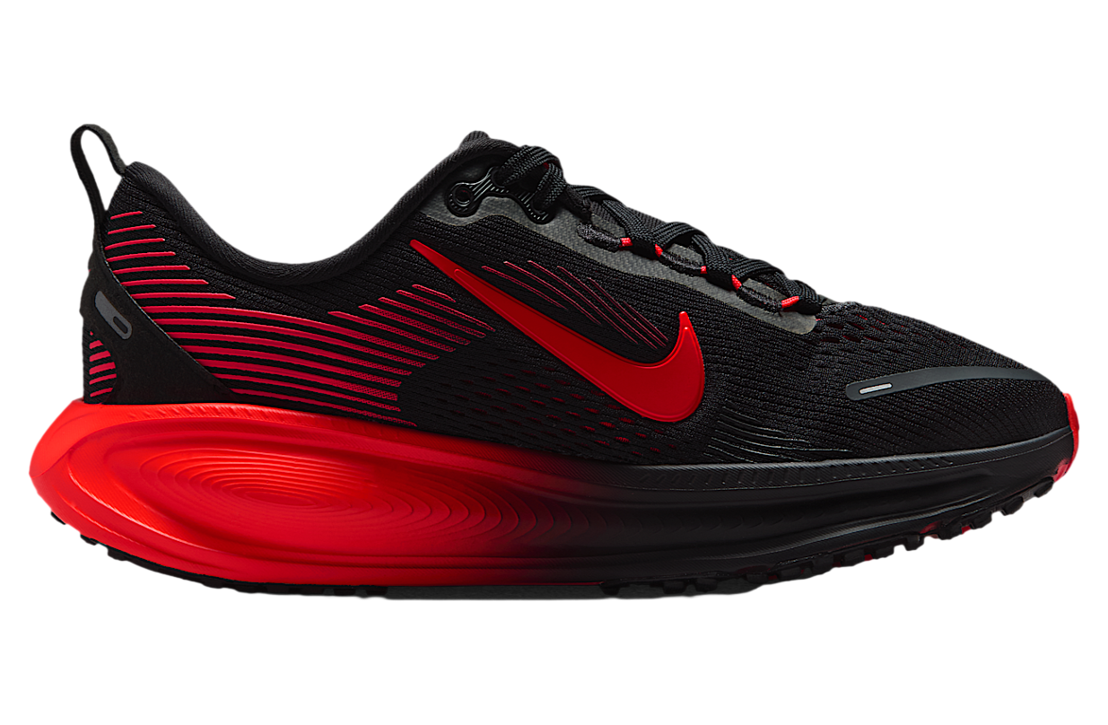 Nike Vomero 18 GS Black / University Red