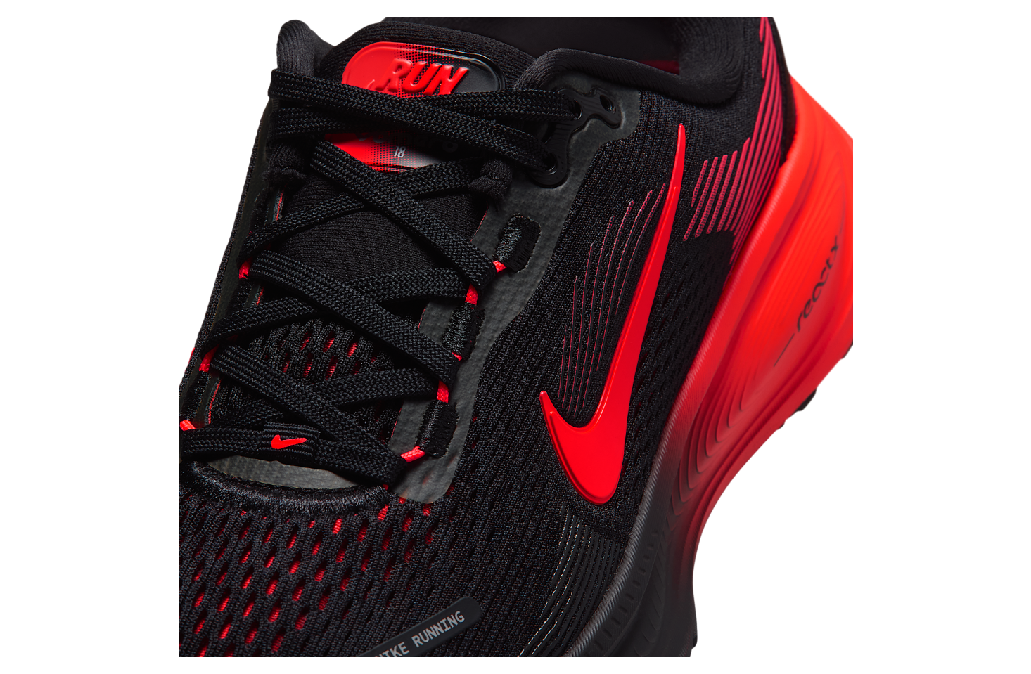 Nike Vomero 18 GS Black / University Red