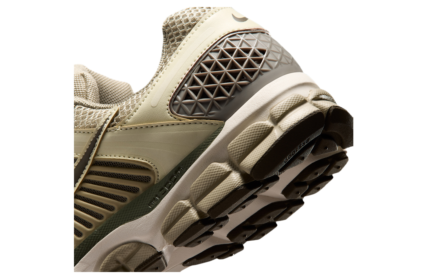 Nike Zoom Vomero 5 Desert Khaki / Light Khaki