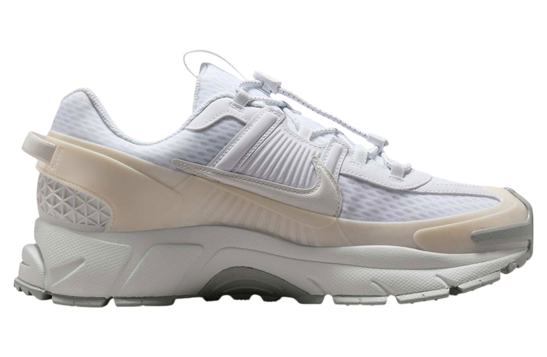 Nike Zoom Vomero 5 Roam Triple White