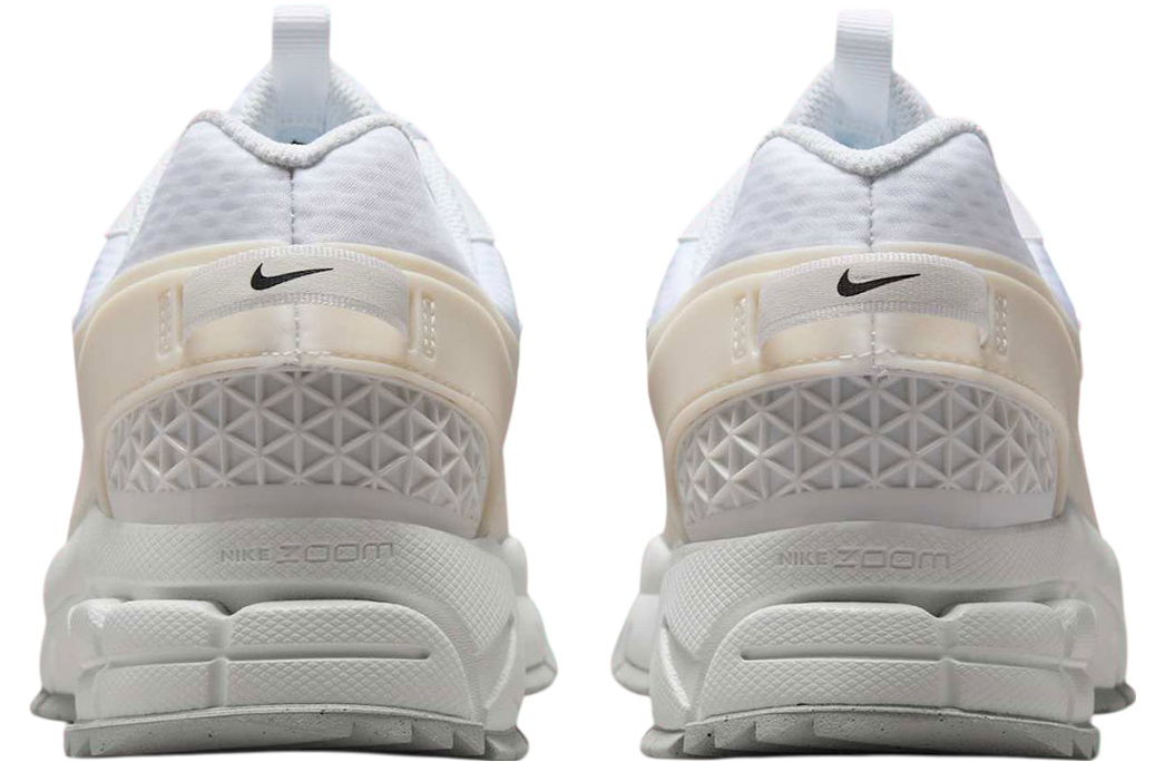Nike Zoom Vomero 5 Roam Triple White