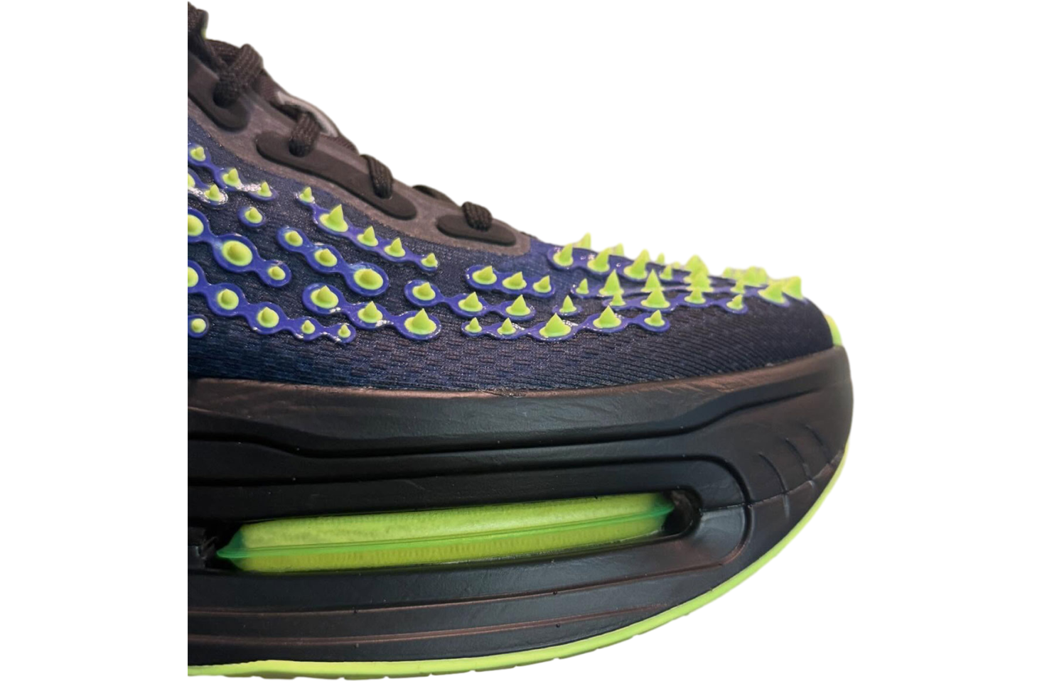 Nikes Vomero Premium Black / Rush Violet - May 2026 - IR2168-002 