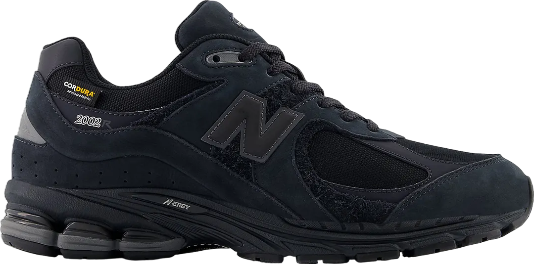 new-balance-2002r-cordura-pack 